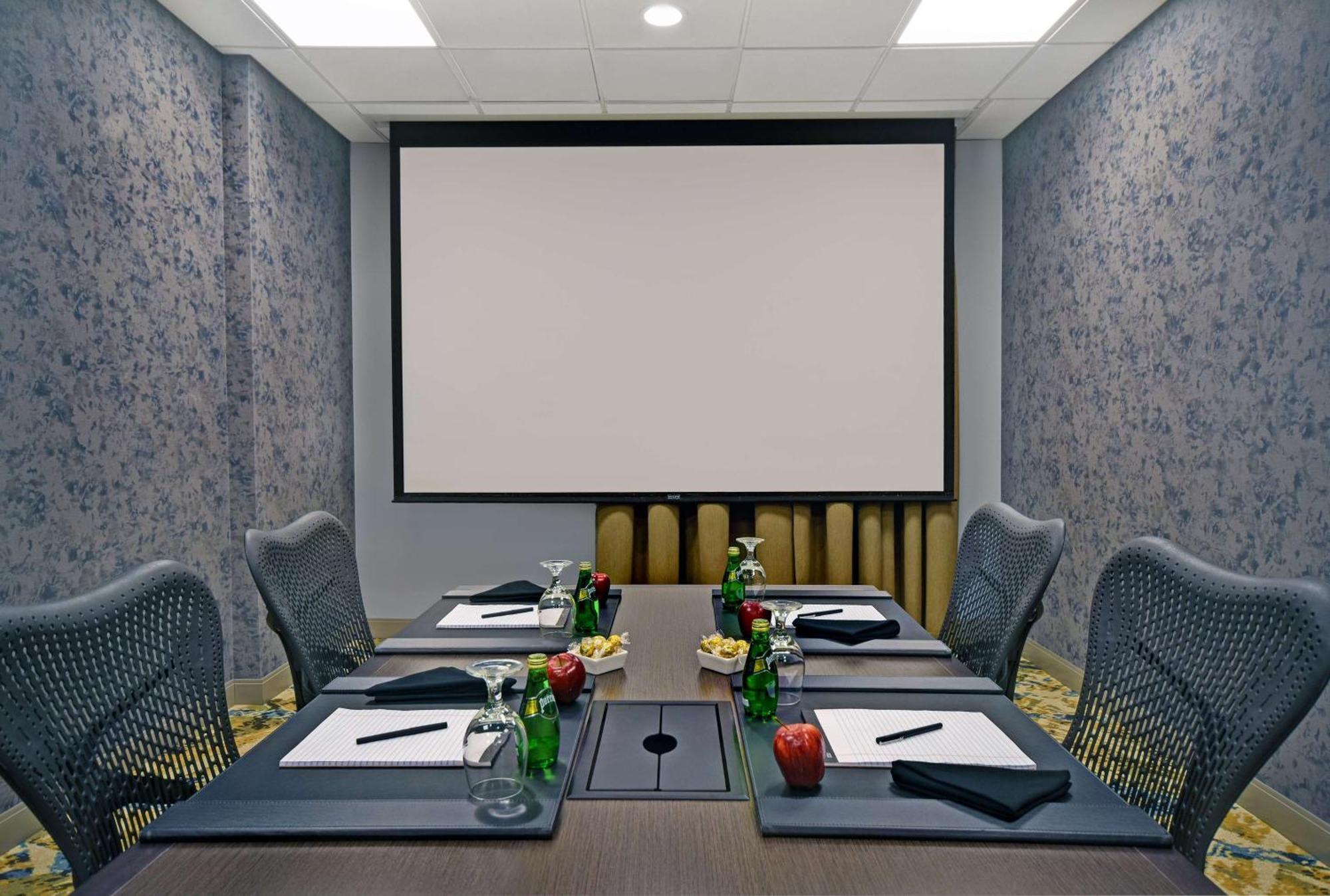 Hilton Garden Inn Houston/Galleria Area Экстерьер фото