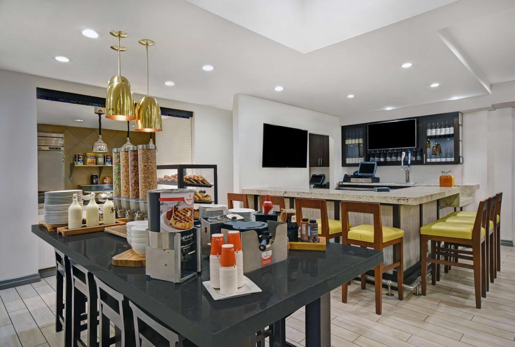 Hilton Garden Inn Houston/Galleria Area Экстерьер фото