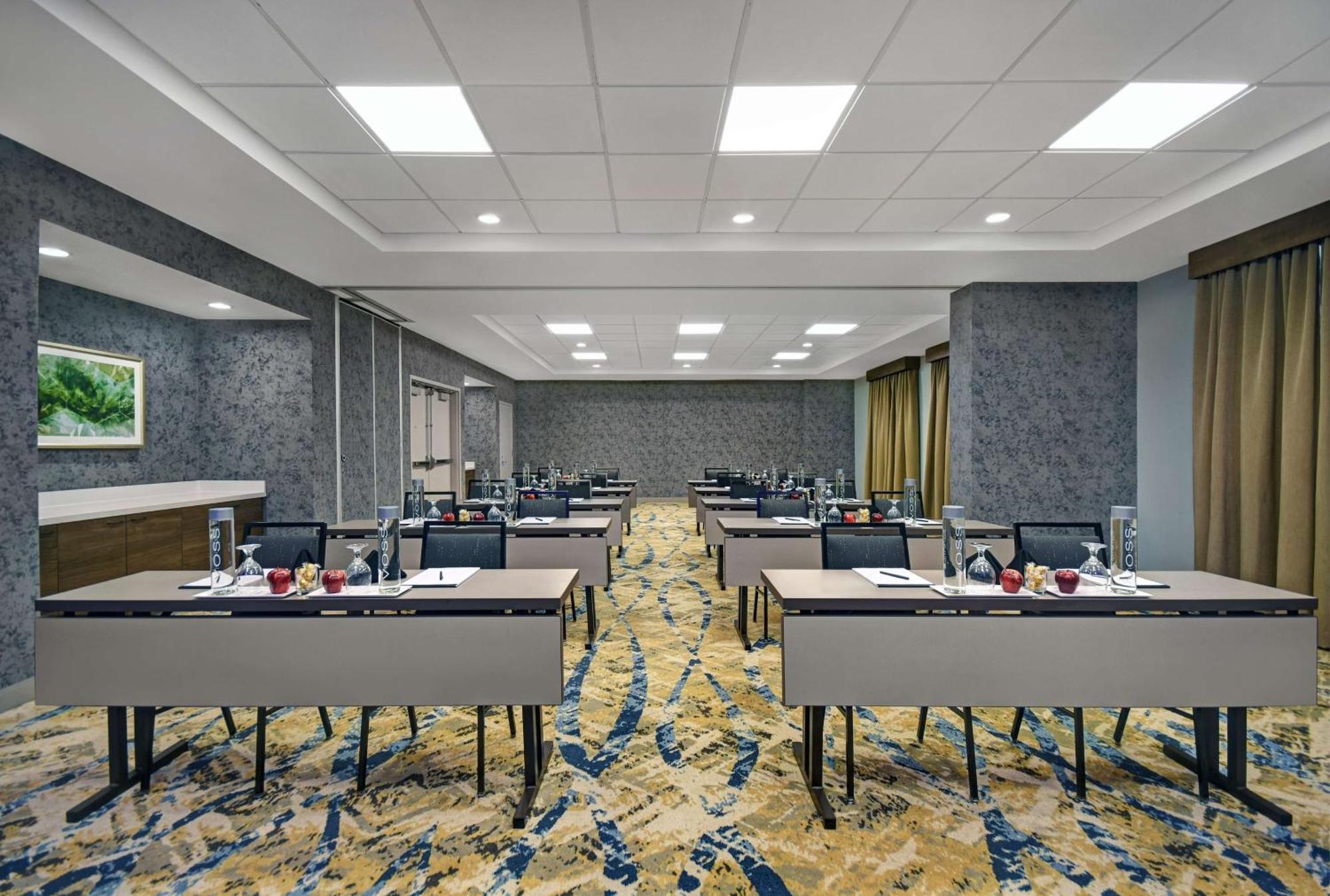 Hilton Garden Inn Houston/Galleria Area Экстерьер фото